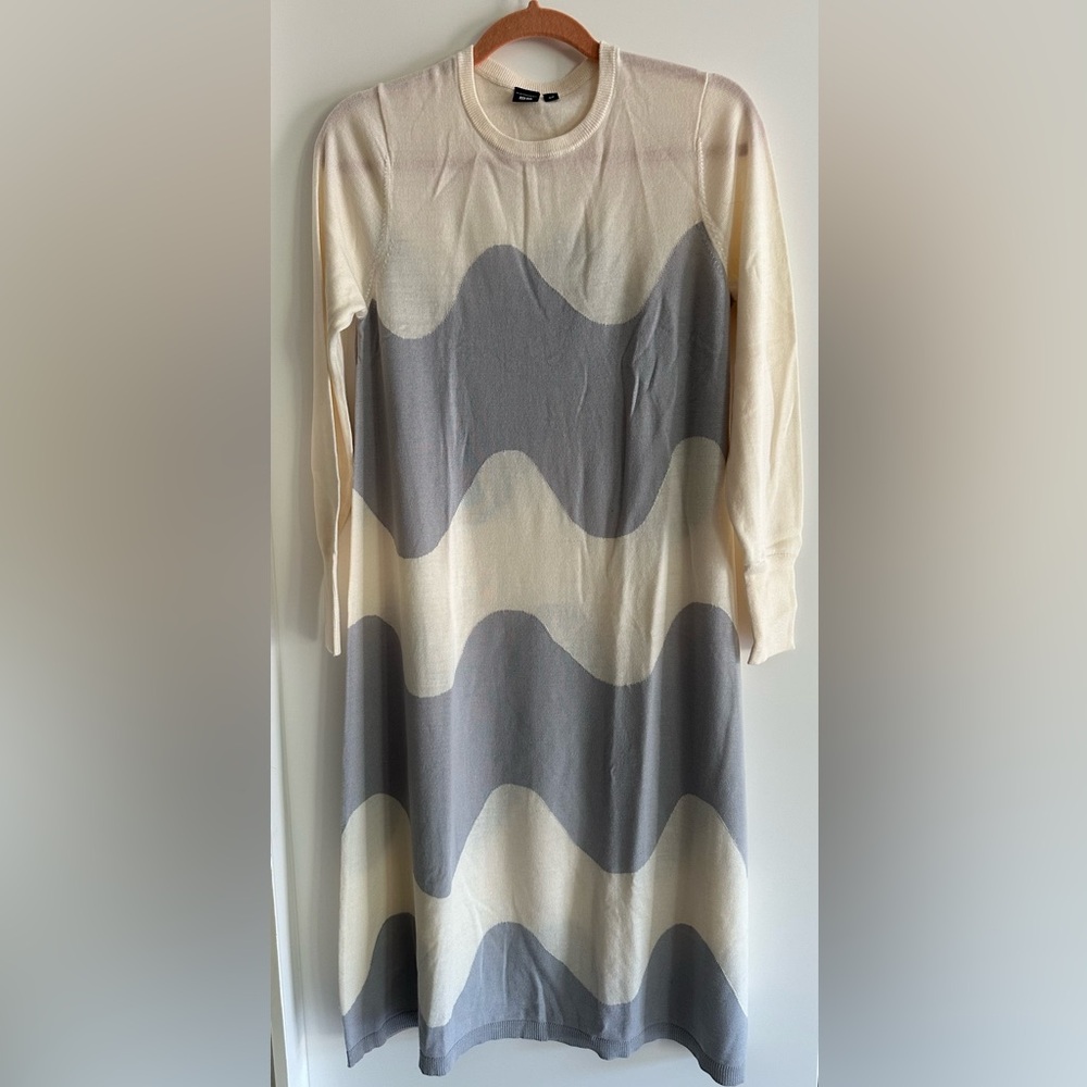 Marimekko Long Sleeve Dress in Cream and Gray Waves